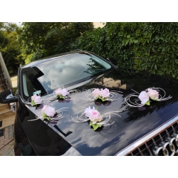 Dekoracja auta do ślubu - kompozycje pojedyńcze rózower róze